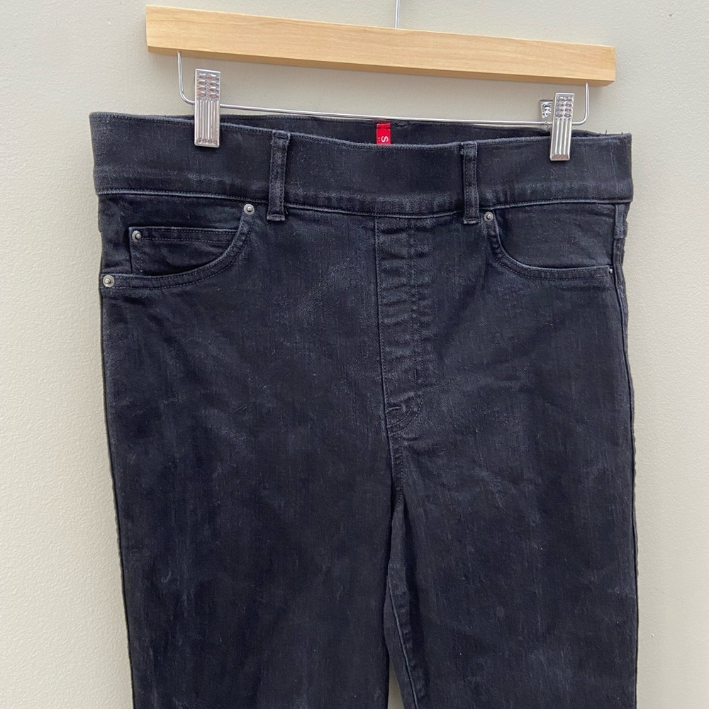 Classic Black Women's Jeans - Picture 6 of 8